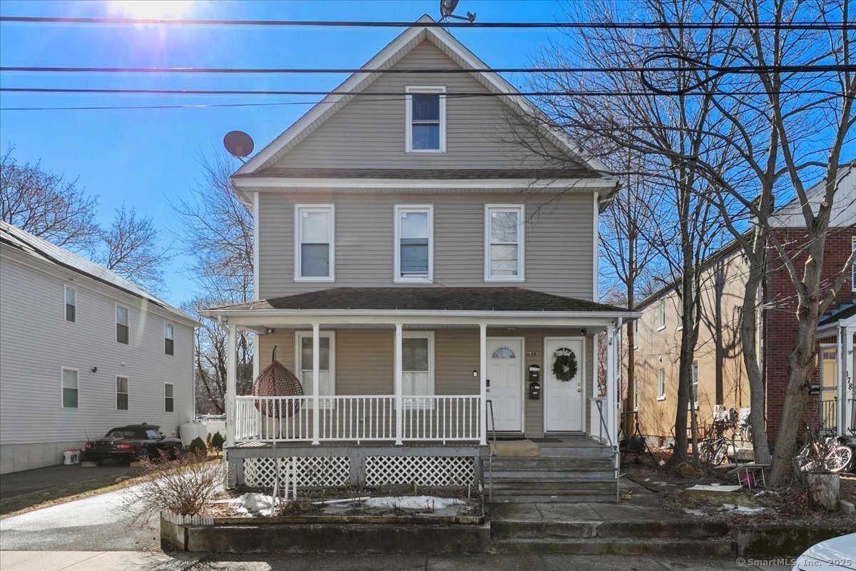 Ohio Avenue, Bridgeport, Connecticut - 2 Bedrooms  
1 Bathrooms  
5 Rooms - 