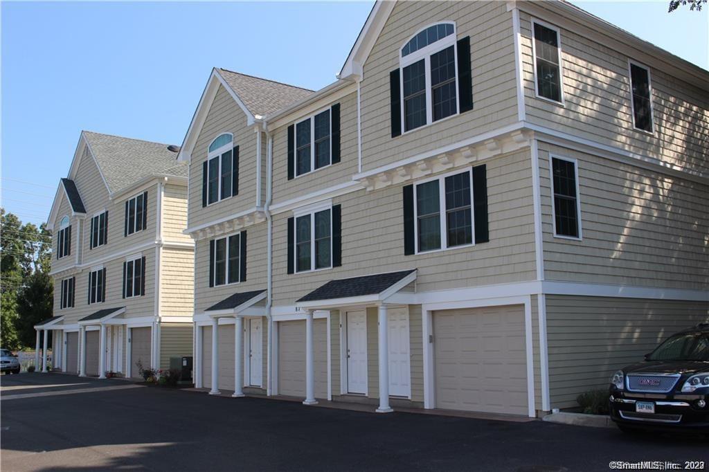 Buckingham Avenue B, Milford, Connecticut - 2 Bedrooms  
2 Bathrooms  
4 Rooms - 