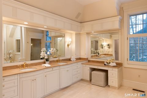 Tiny photo for 5 Pembroke Hill, Farmington, CT 06032 (MLS # 24156847)