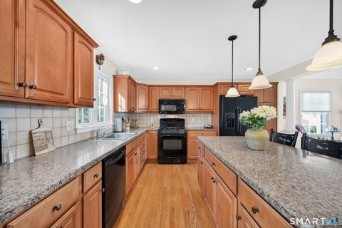 Tiny photo for 5 South Hollow #5, East Hampton, CT 06424 (MLS # 24152852)