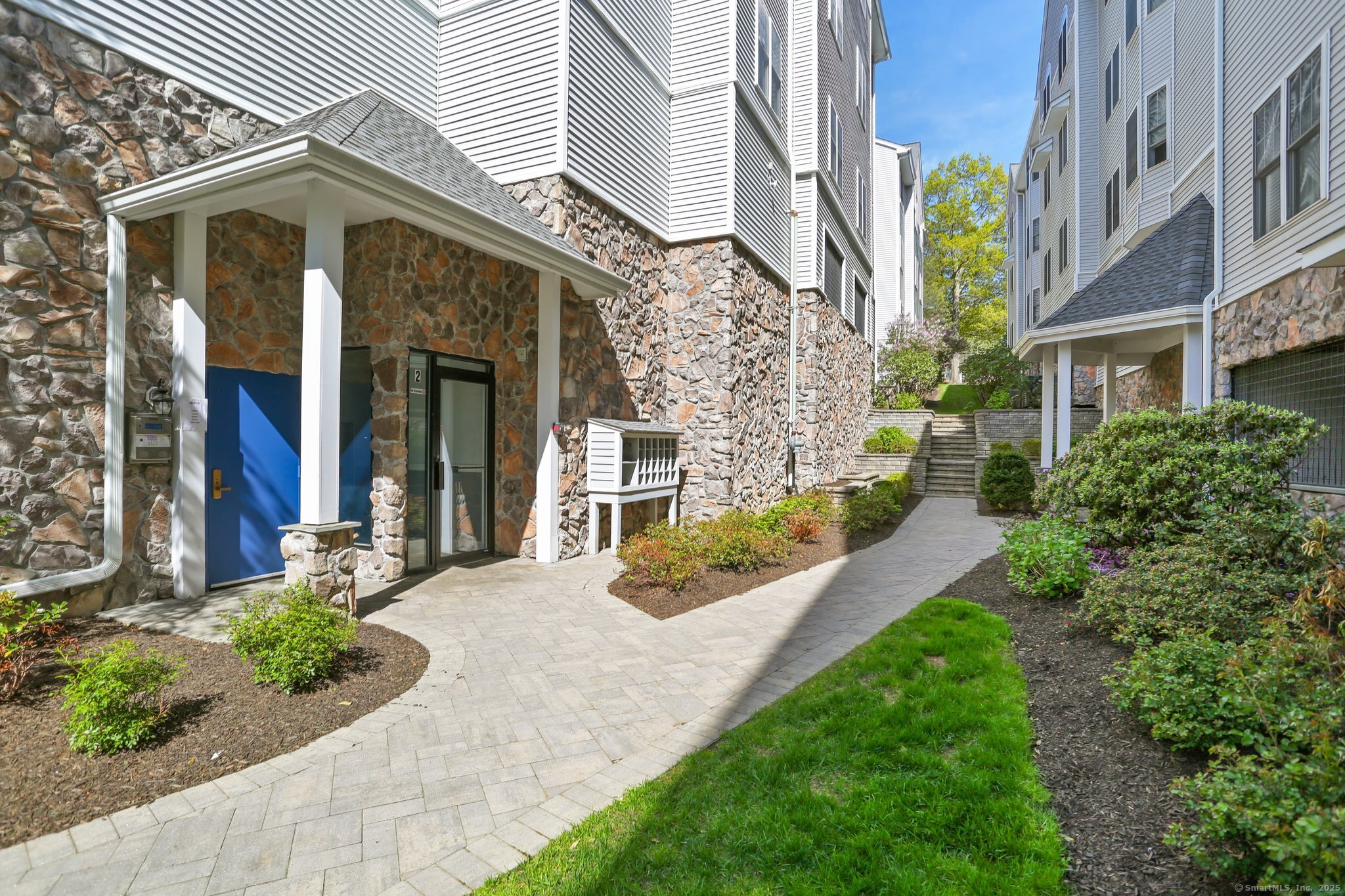Rental Property at Richards Avenue 2402, Norwalk, Connecticut - Bedrooms: 2 
Bathrooms: 2 
Rooms: 5  - $3,300 MO.