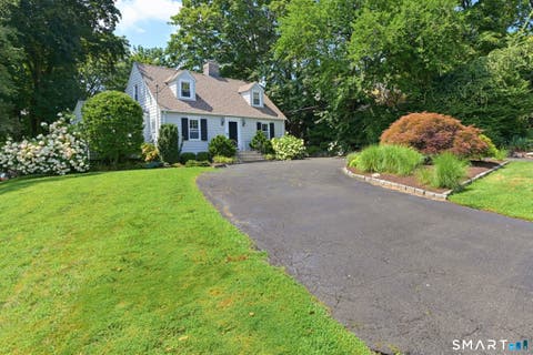 Photo of 1923 Huntington Turnpike, Trumbull, CT 06611 (MLS # 24196987)