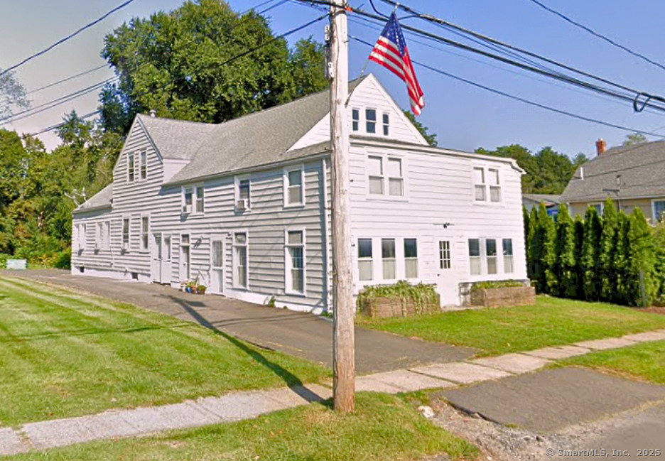 Maple Avenue 2, Cheshire, Connecticut - 3 Bedrooms  
1 Bathrooms  
5 Rooms - 