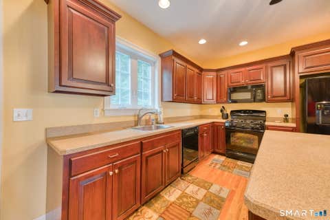 Tiny photo for 9 Chapman Chase #9, Windsor Locks, CT 06096 (MLS # 24198927)