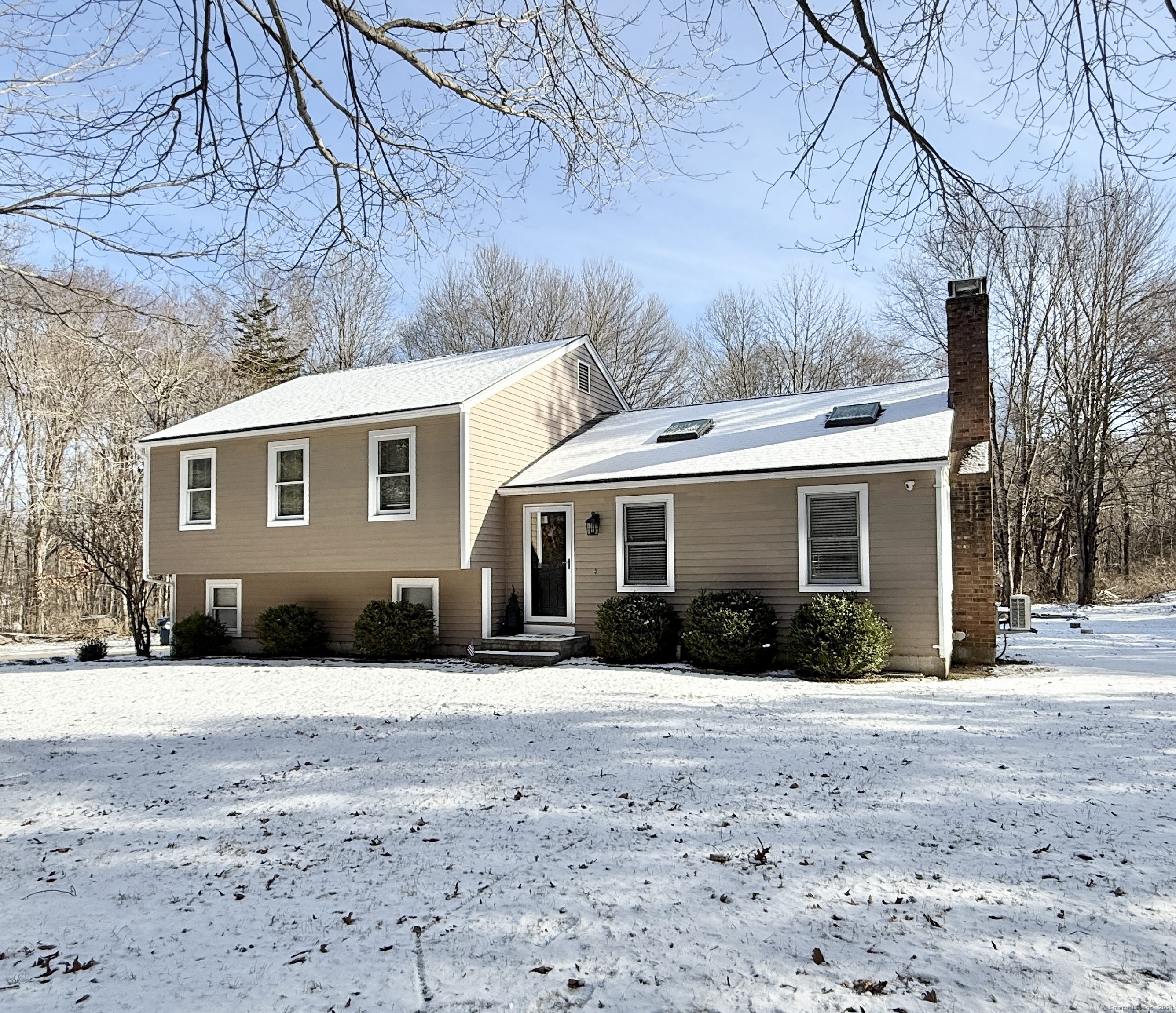 Property for Sale at 344 Windham Avenue, Colchester, Connecticut - Bedrooms: 3 
Bathrooms: 2 
Rooms: 7  - $389,900