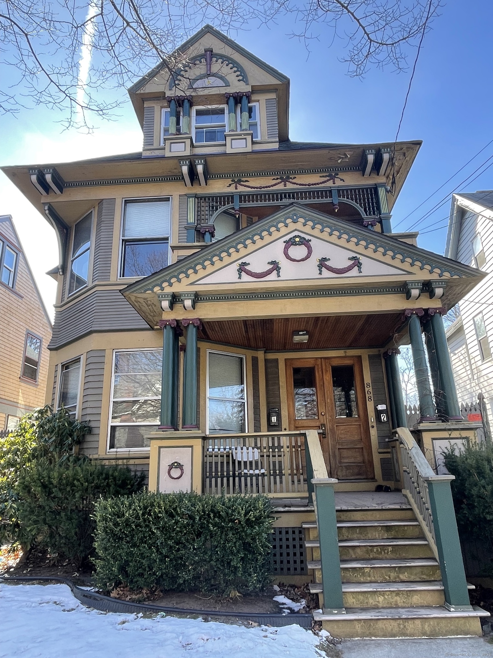 Elm Street, New Haven, Connecticut - 7 Bedrooms  
3 Bathrooms  
14 Rooms - 