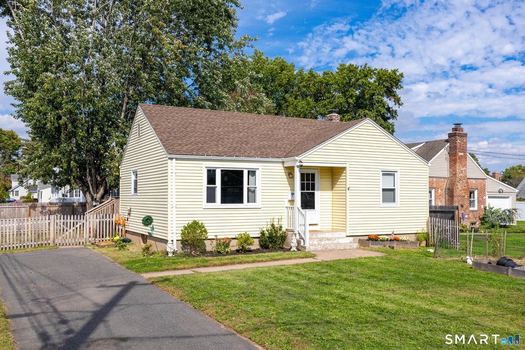 Photo of 1 Bristol Street, Wethersfield, CT 06109 (MLS # 24159093)