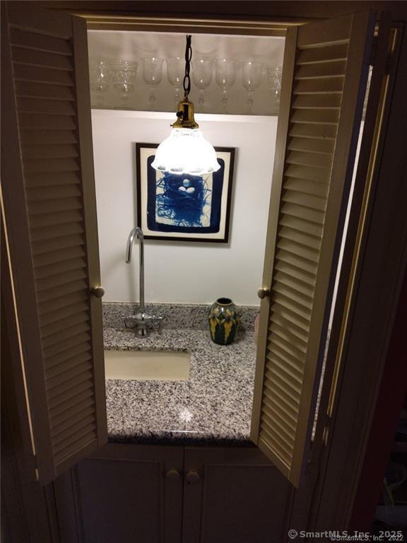 Stonington, Connecticut 06378, United States, 2 Bedrooms Bedrooms, ,3 BathroomsBathrooms,Residential,Pending,125010