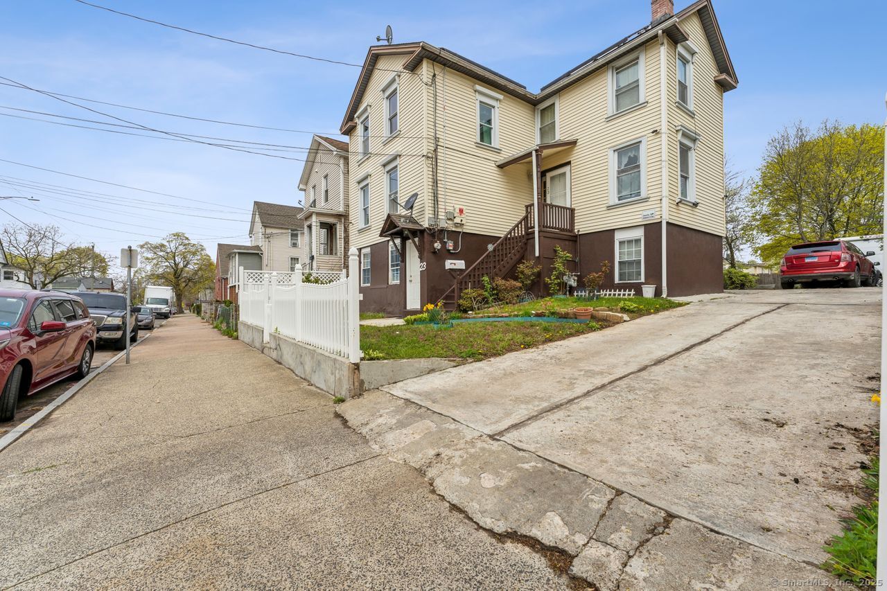 Property for Sale at Market Street, New Haven, Connecticut - Bedrooms: 3 
Bathrooms: 2 
Rooms: 7  - $249,000