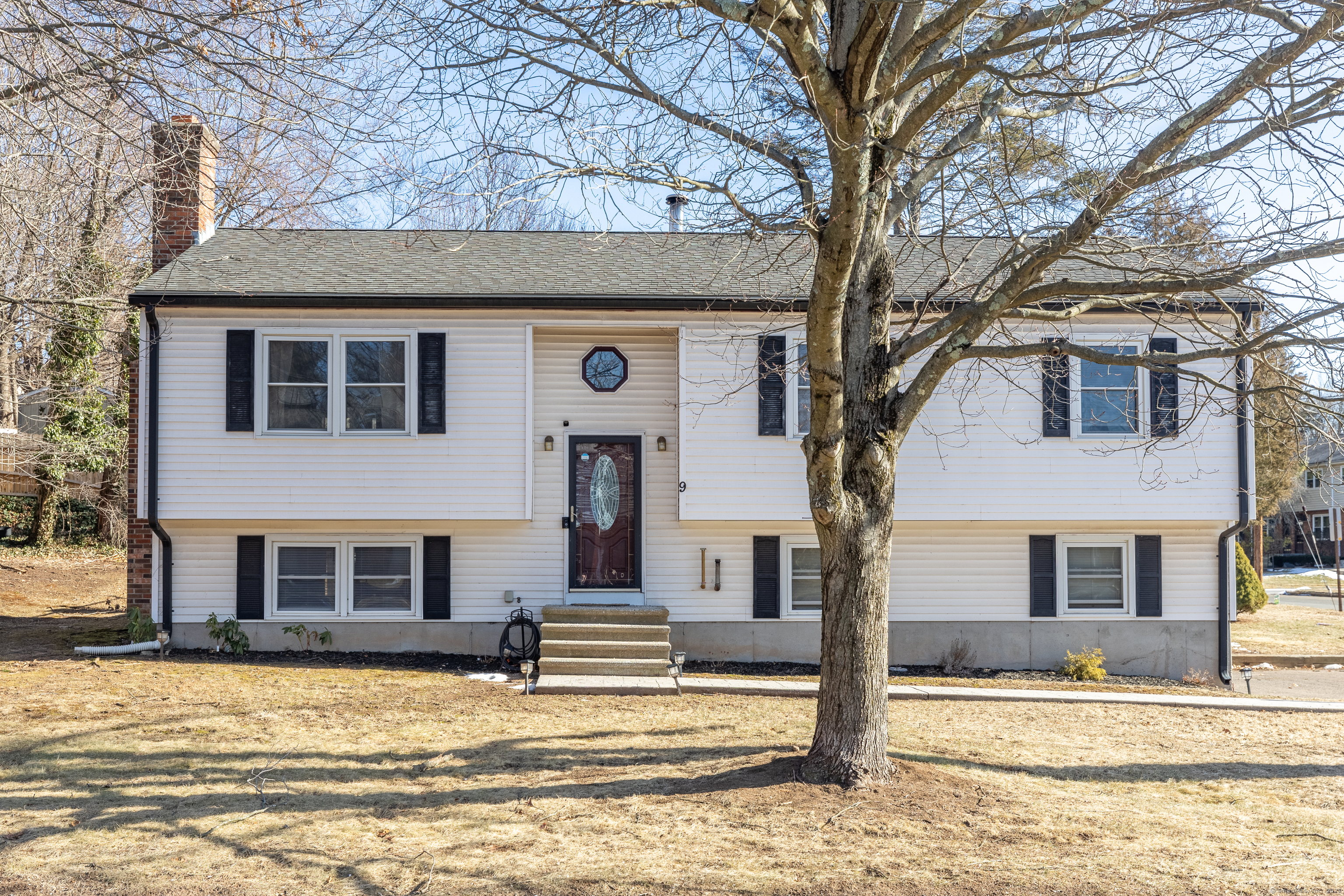 Trafford Street, Meriden, Connecticut - 3 Bedrooms  
2 Bathrooms  
8 Rooms - 