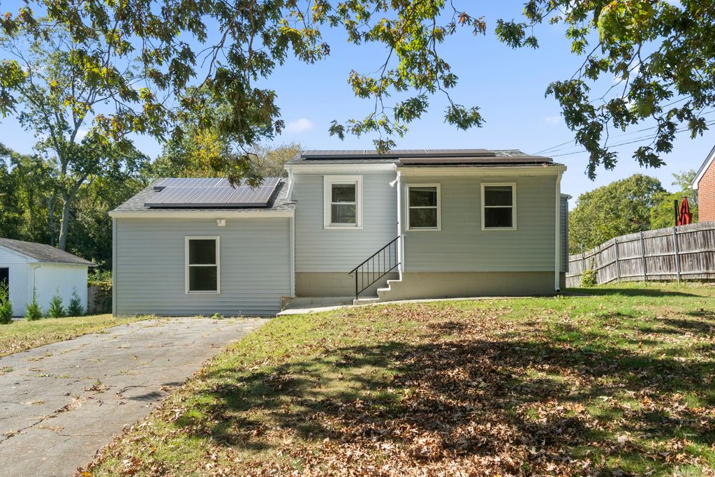 Photo of 114 Bloomingdale Road, Waterford, CT 06375 (MLS # 24132490)