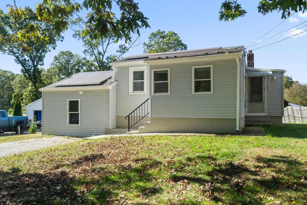 Photo of 114 Bloomingdale Road, Waterford, CT 06375 (MLS # 24132490)