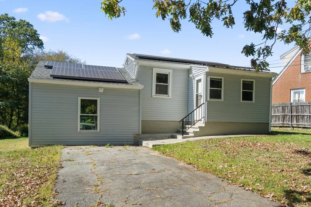 Photo of 114 Bloomingdale Road, Waterford, CT 06375 (MLS # 24132490)