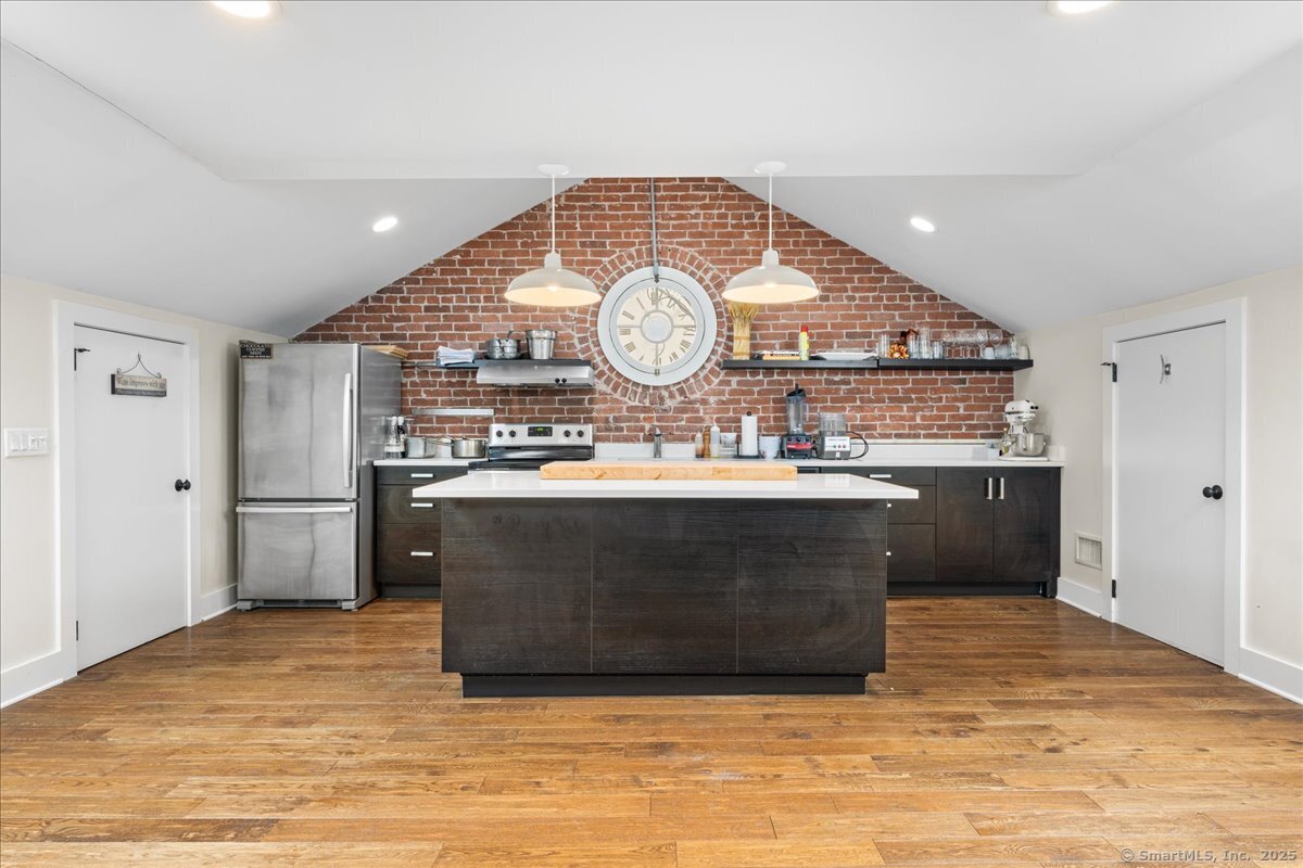 Main Street, Chester, Connecticut - 1 Bedrooms  
1 Bathrooms  
3 Rooms - 