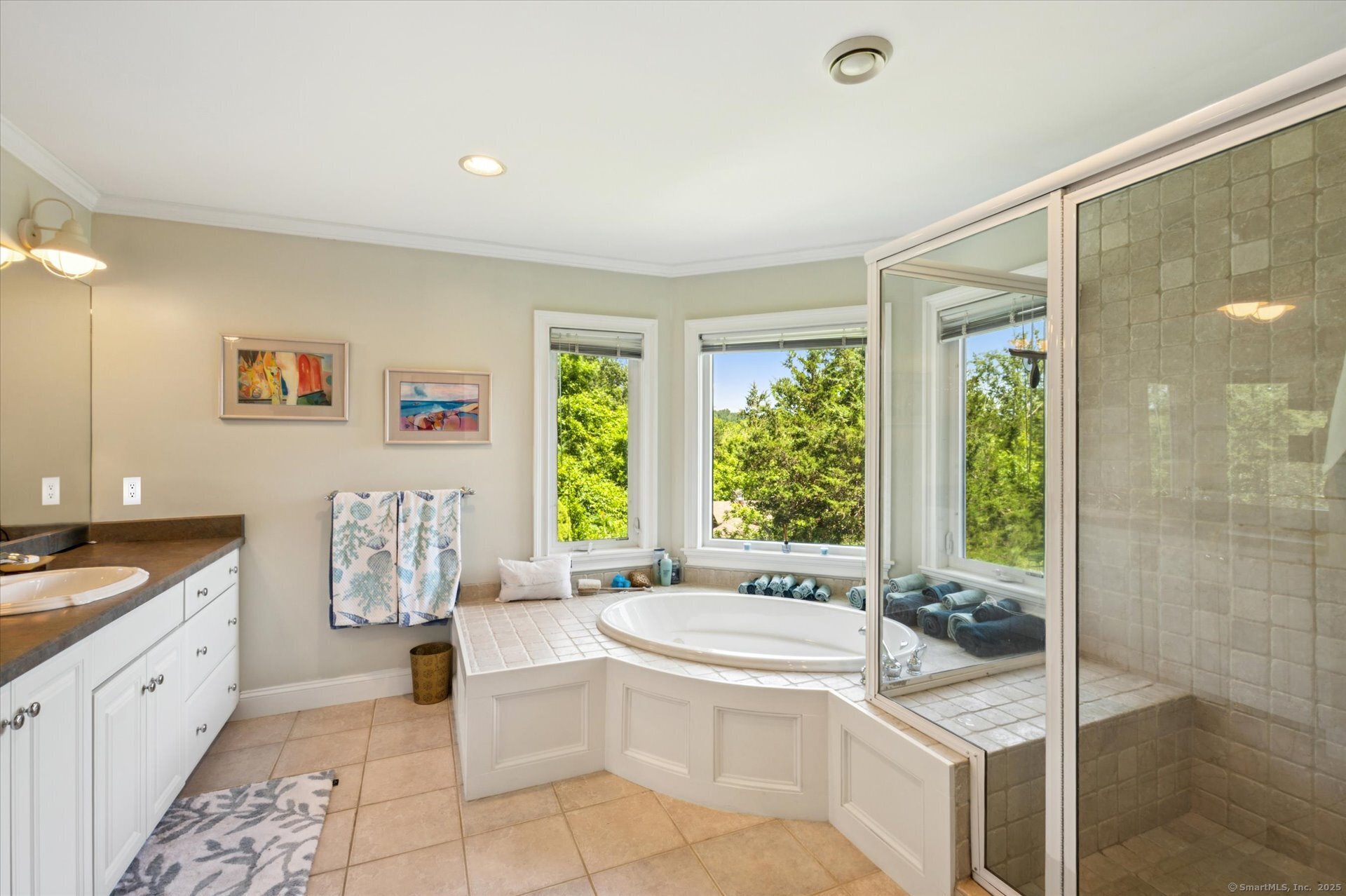 New Hartford, Connecticut 06057, United States, 5 Bedrooms Bedrooms, ,4 BathroomsBathrooms,Residential,Active,161037