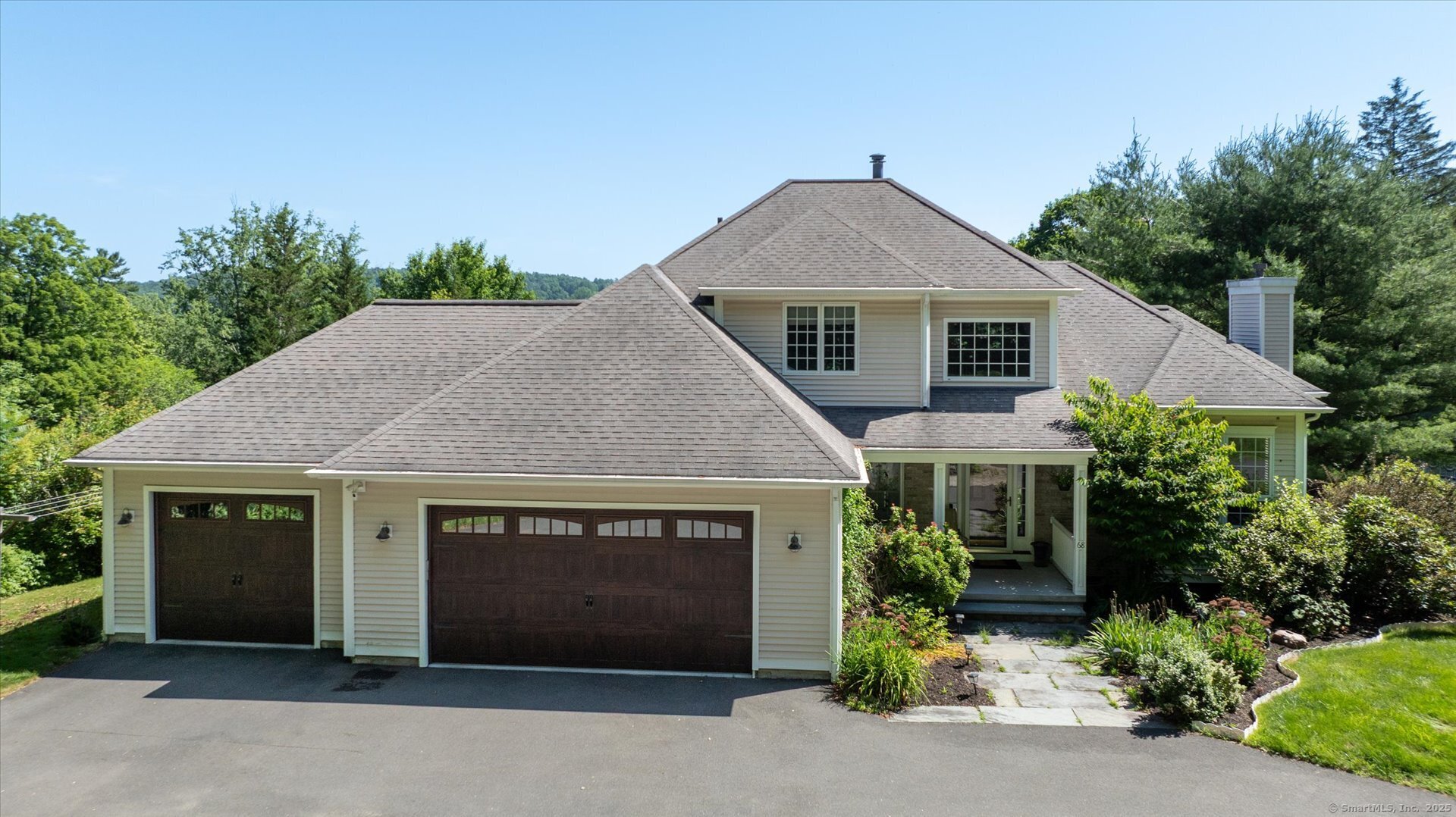 New Hartford, Connecticut 06057, United States, 5 Bedrooms Bedrooms, ,4 BathroomsBathrooms,Residential,Active,161037