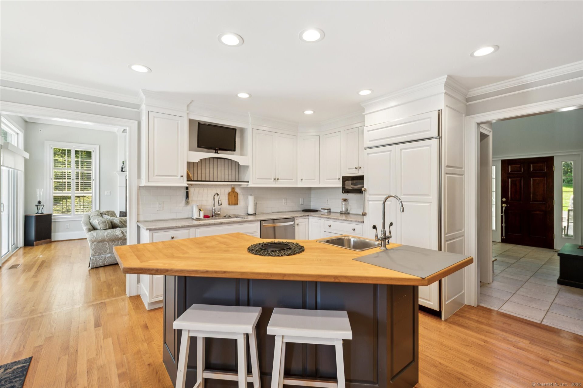 New Hartford, Connecticut 06057, United States, 5 Bedrooms Bedrooms, ,4 BathroomsBathrooms,Residential,Active,161037