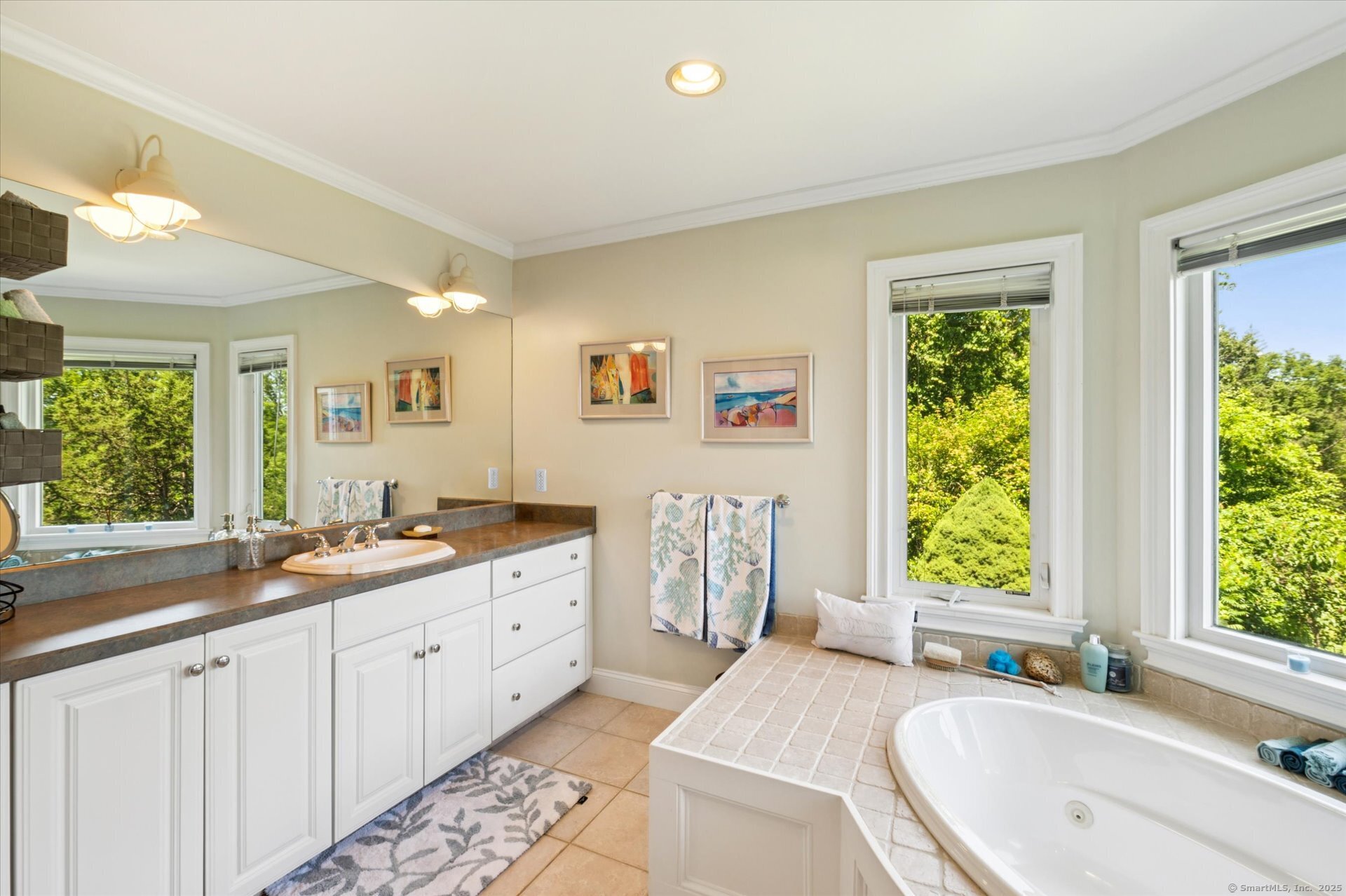 New Hartford, Connecticut 06057, United States, 5 Bedrooms Bedrooms, ,4 BathroomsBathrooms,Residential,Active,161037