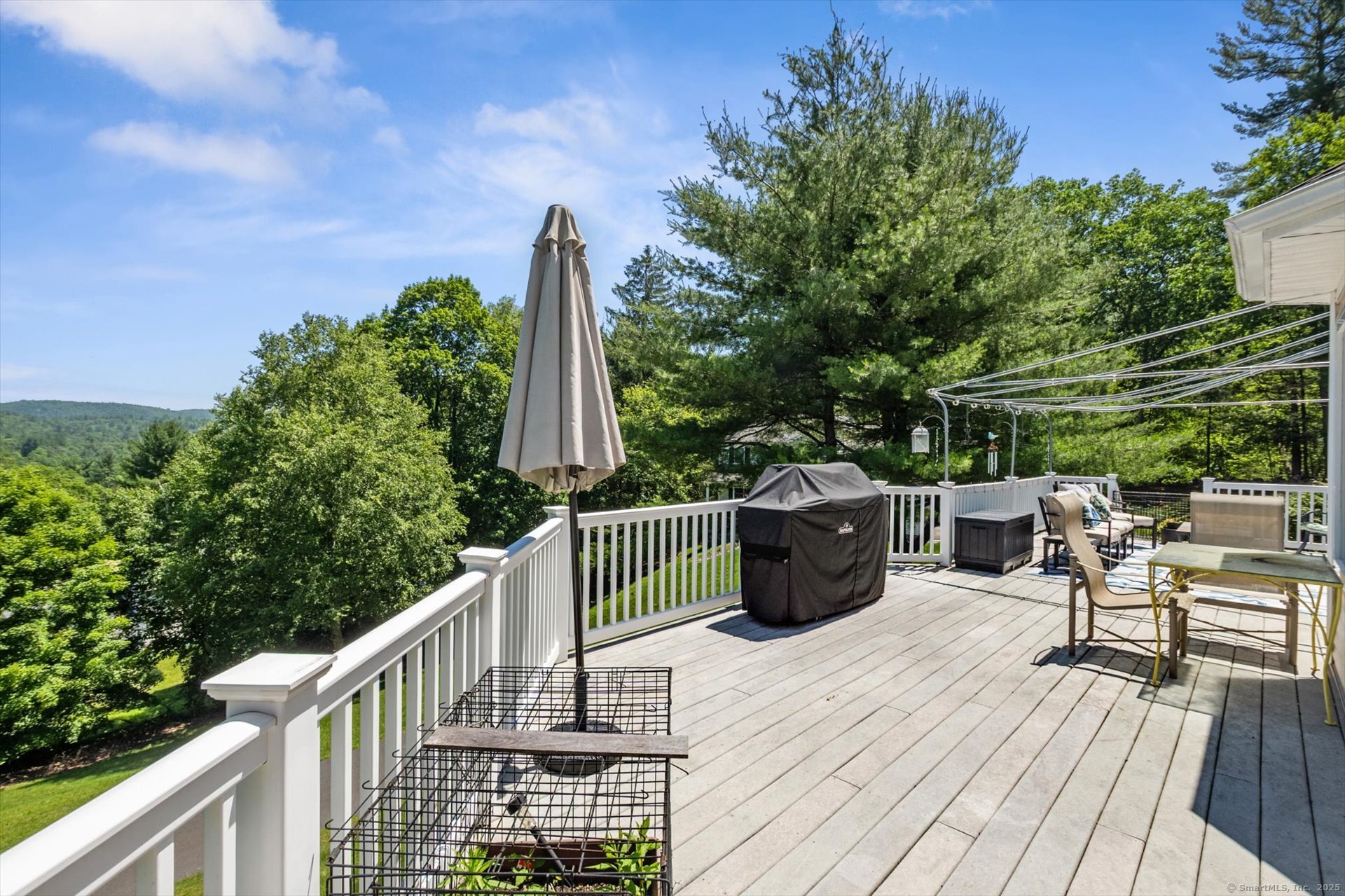 New Hartford, Connecticut 06057, United States, 5 Bedrooms Bedrooms, ,4 BathroomsBathrooms,Residential,Active,161037