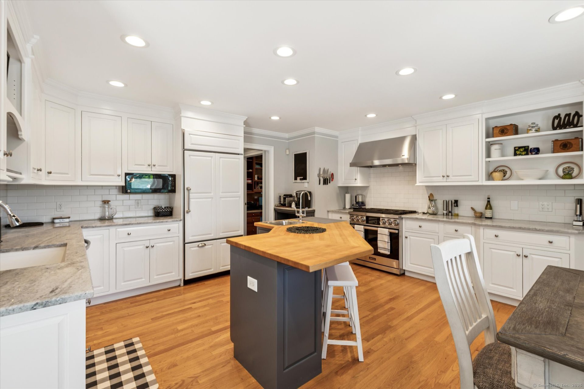 New Hartford, Connecticut 06057, United States, 5 Bedrooms Bedrooms, ,4 BathroomsBathrooms,Residential,Active,161037