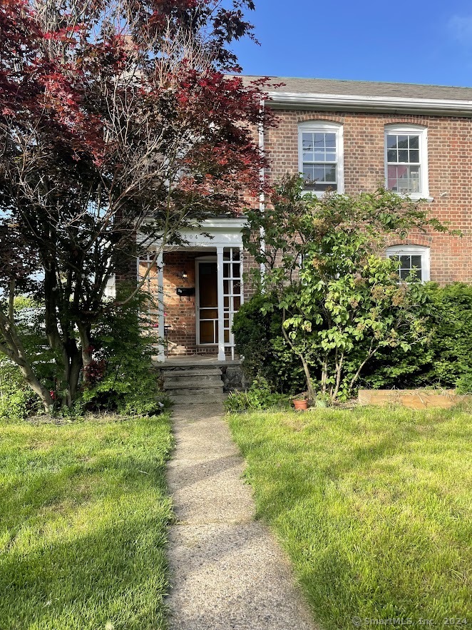 204 Grasmere Avenue, Fairfield, Connecticut - 3 Bedrooms  
1 Bathrooms  
6 Rooms - 