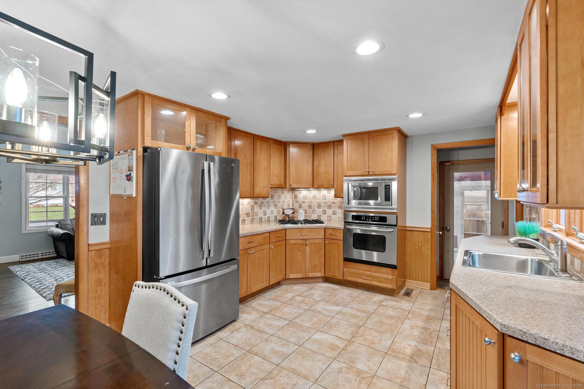 15 Botelle Manor, Cromwell, Connecticut image 8