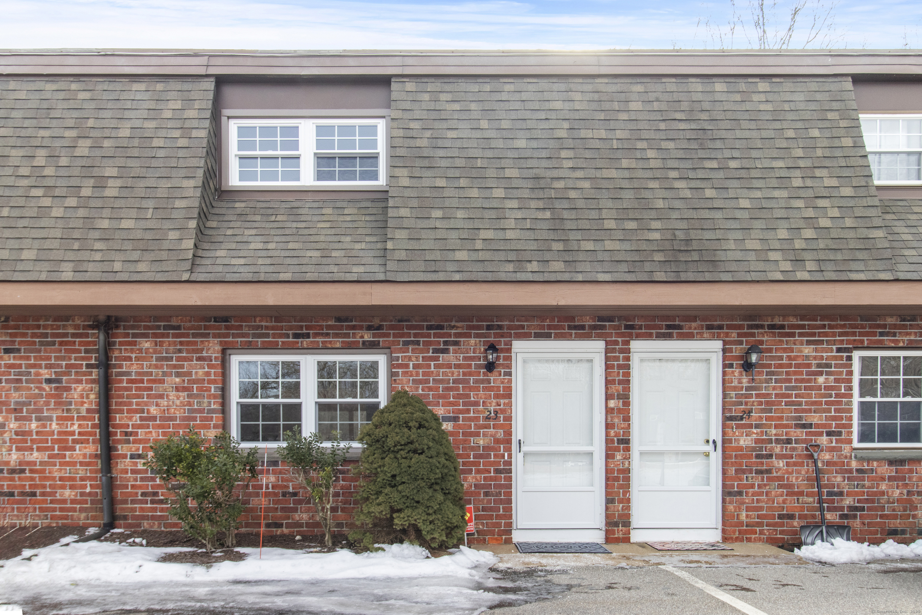 Ash Drive Apt 23, Ledyard, Connecticut - 2 Bedrooms  
1 Bathrooms  
5 Rooms - 