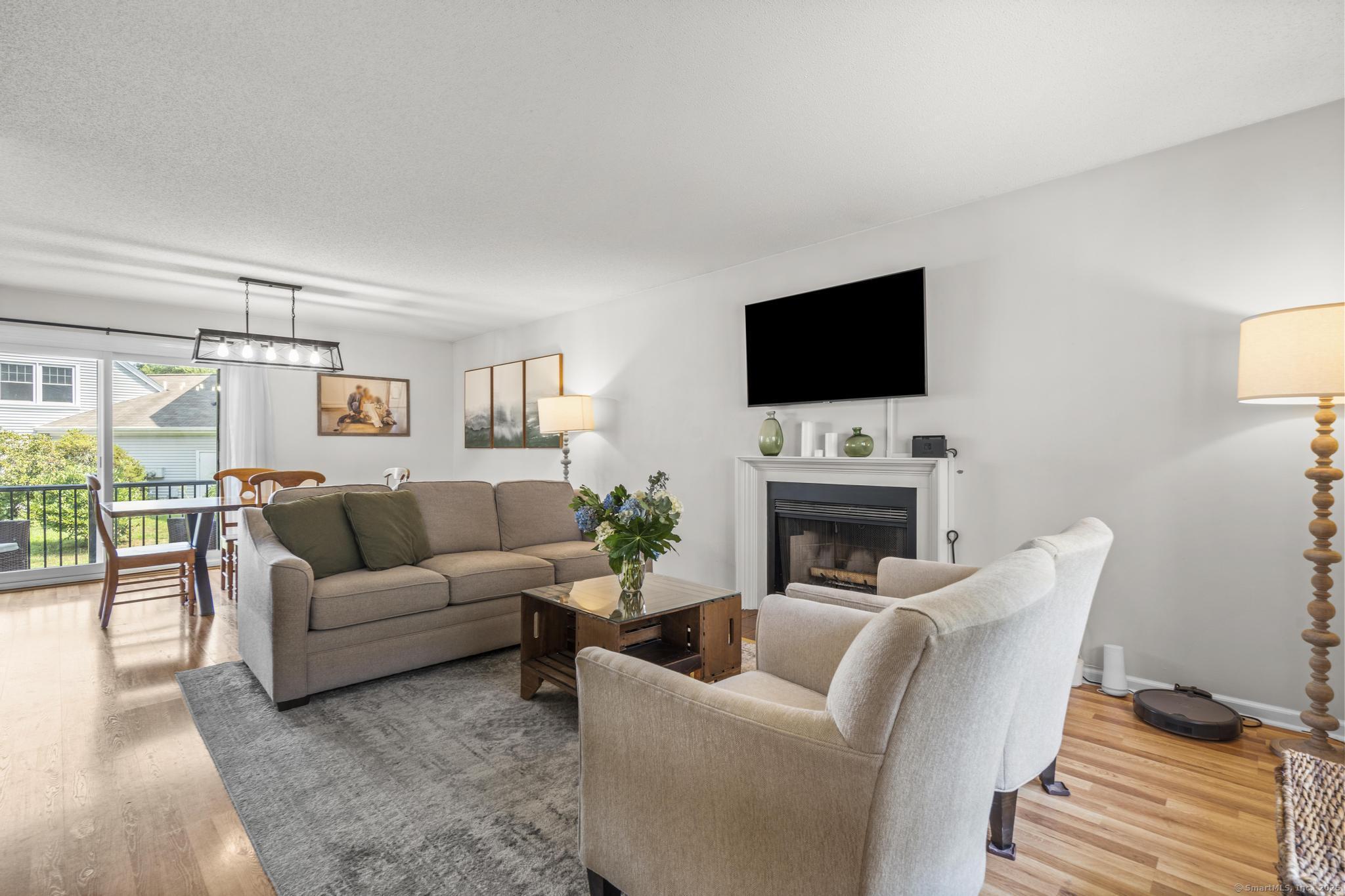 906 Briarwood Court 906