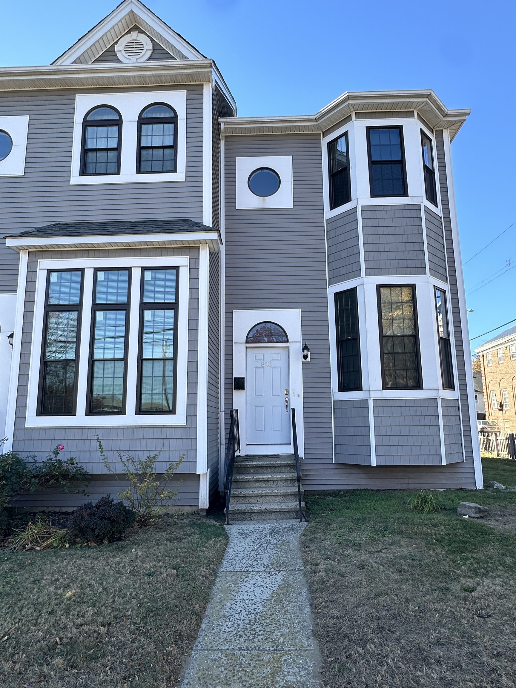 843 Park Avenue 843, Bridgeport, Connecticut - 2 Bedrooms  
2 Bathrooms  
5 Rooms - 