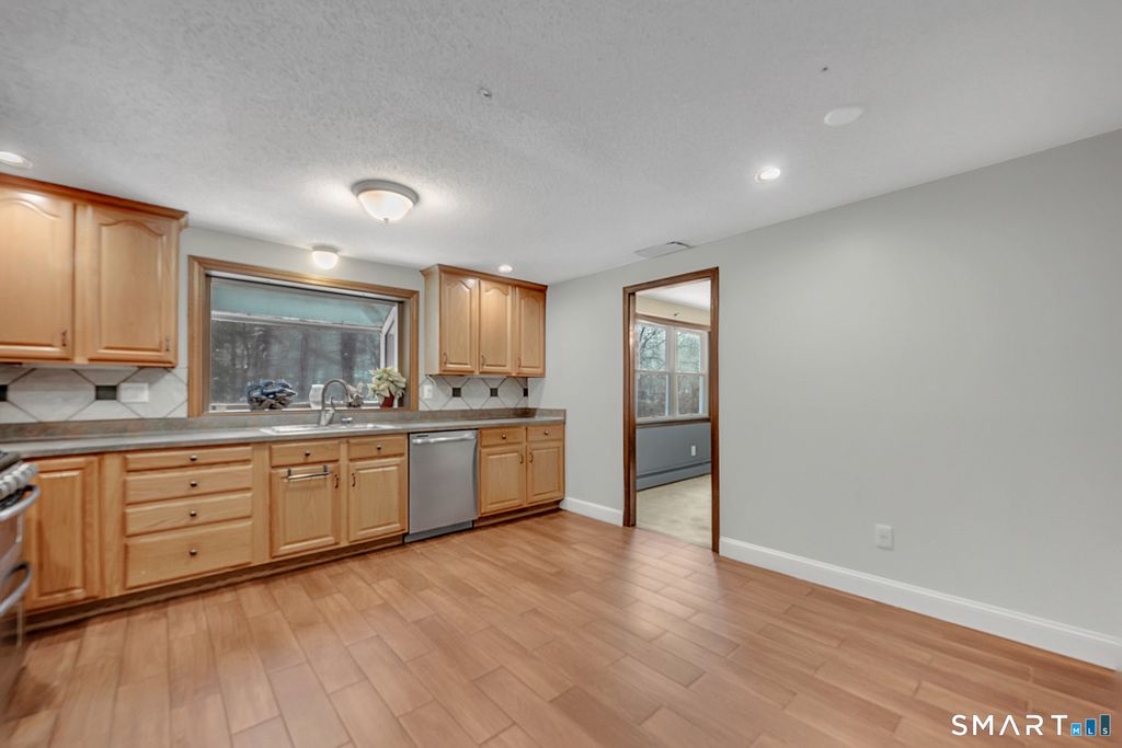 Photo of 40 Homestead Lane, Avon, CT 06001 (MLS # 24145569)