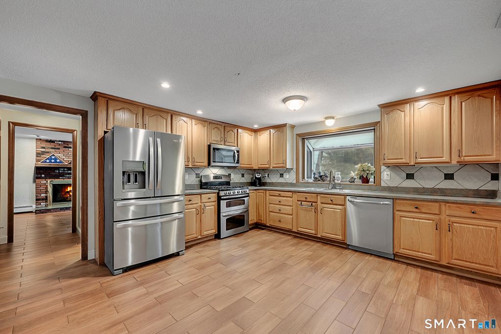 Photo of 40 Homestead Lane, Avon, CT 06001 (MLS # 24145569)