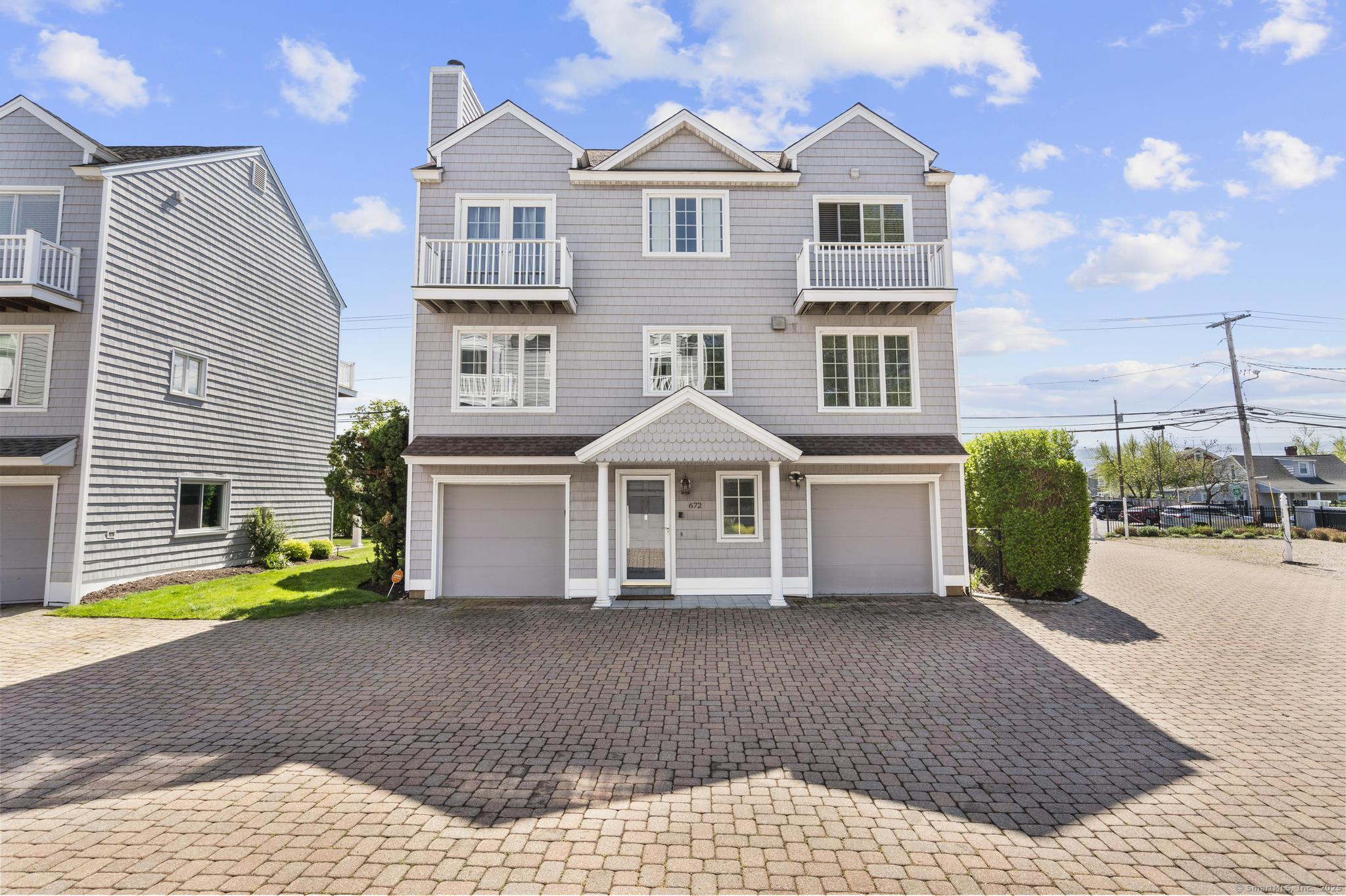 Fairfield Beach Road 672, Fairfield, Connecticut - 3 Bedrooms  
3 Bathrooms  
6 Rooms - 