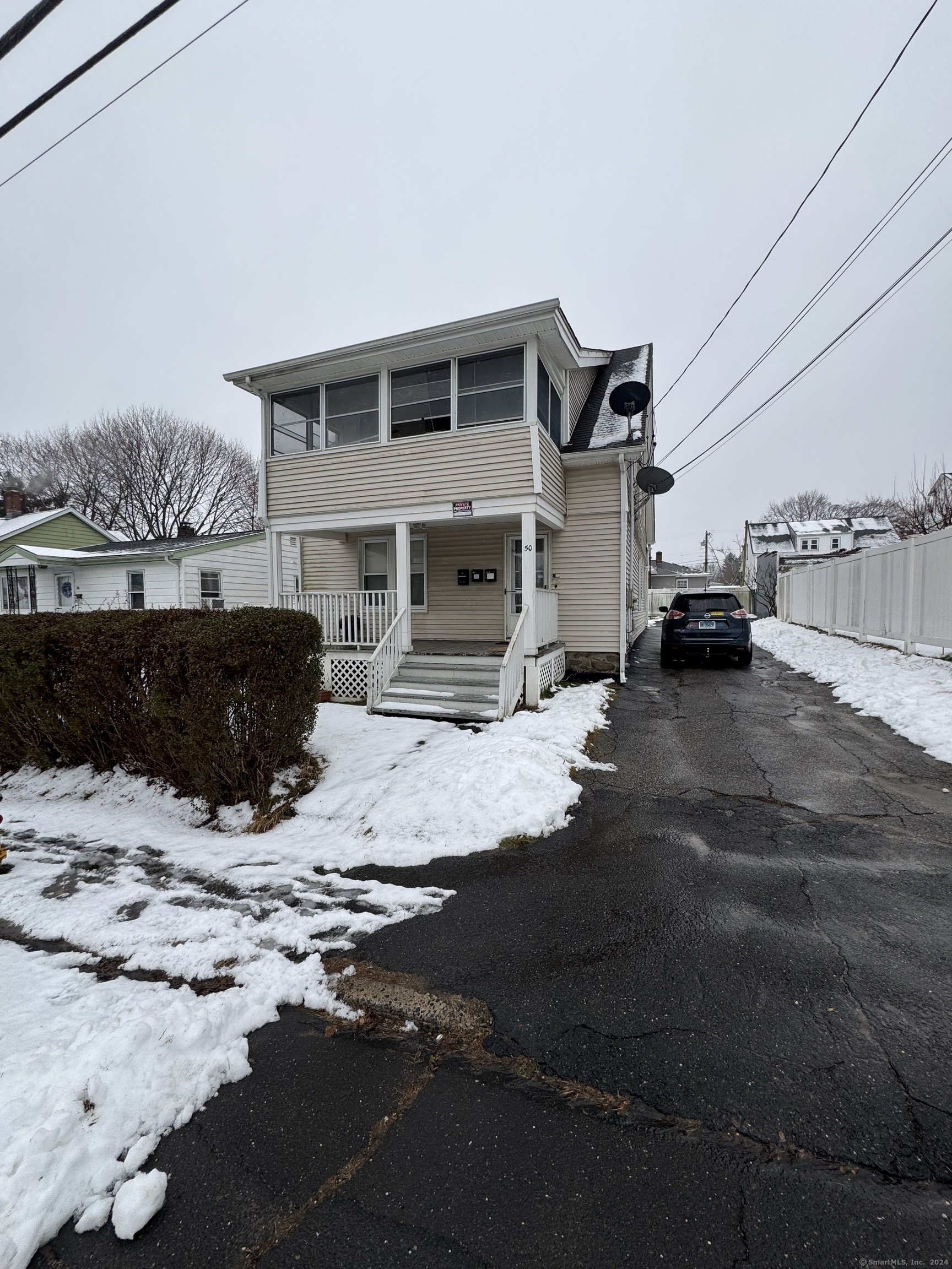 50 Hillview Avenue, Waterbury, Connecticut - 2 Bedrooms  
1 Bathrooms  
6 Rooms - 