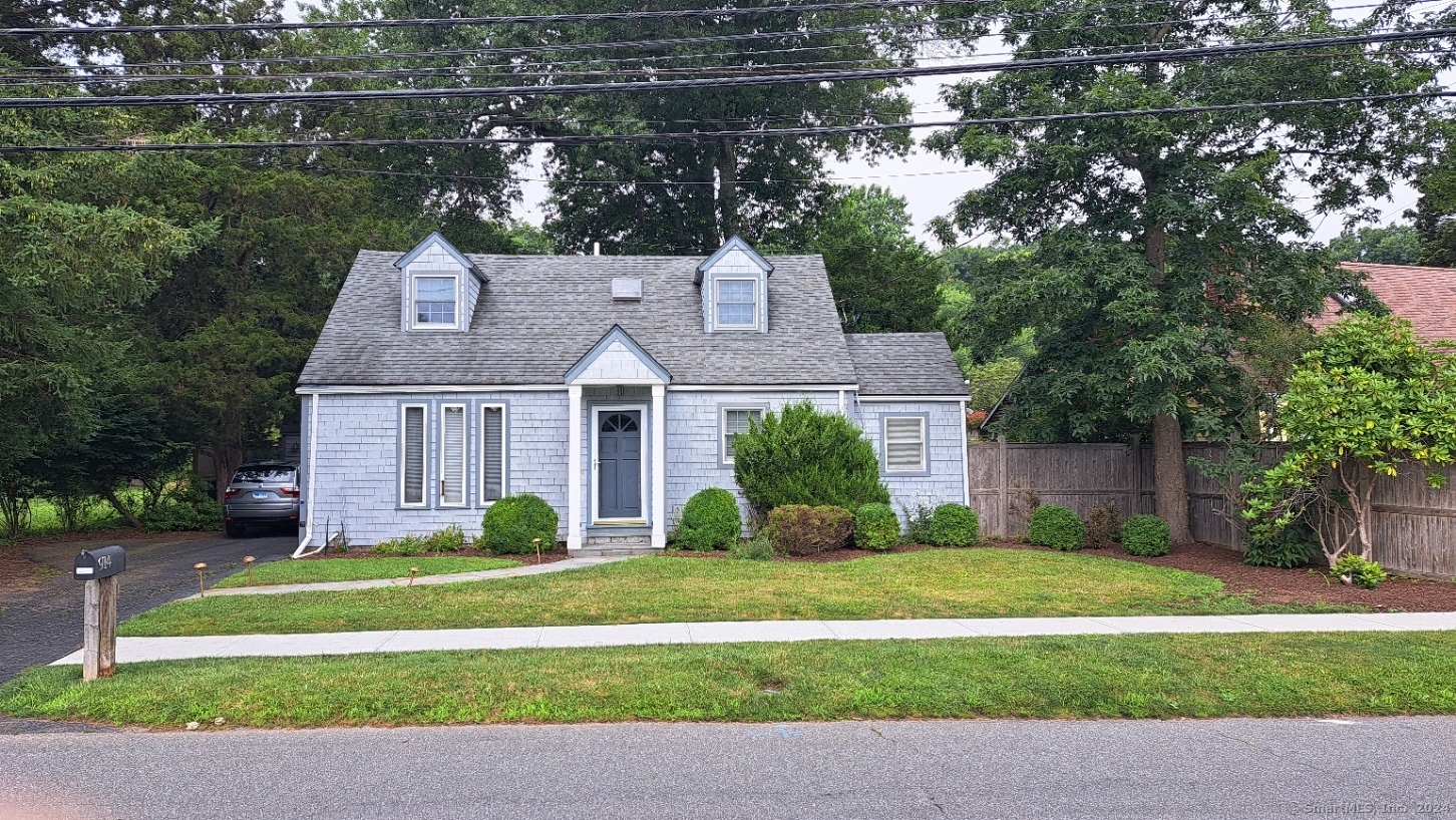 S Pine Creek Road, Fairfield, Connecticut - 3 Bedrooms  
2 Bathrooms  
6 Rooms - 
