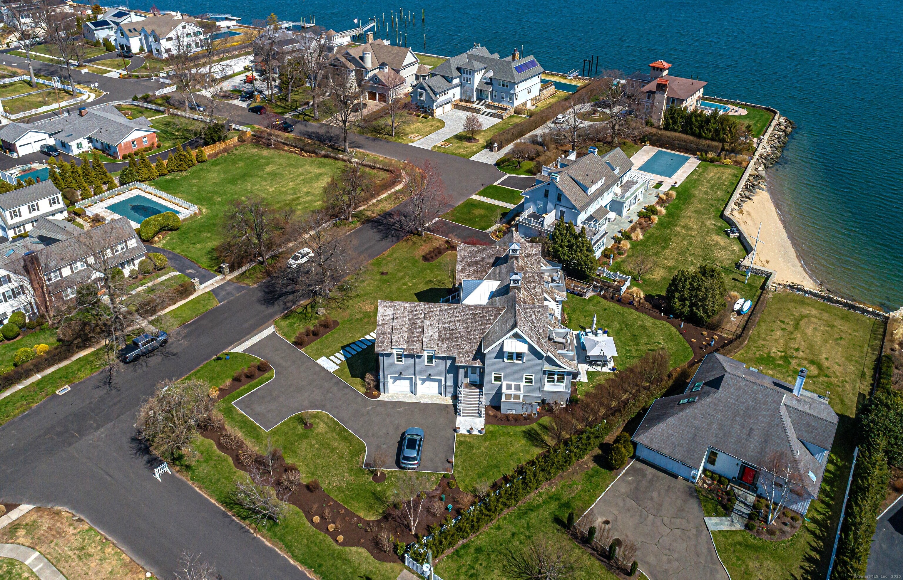 Property for Sale at Davenport Drive, Stamford, Connecticut - Bedrooms: 4 
Bathrooms: 5.5 
Rooms: 8  - $3,960,000