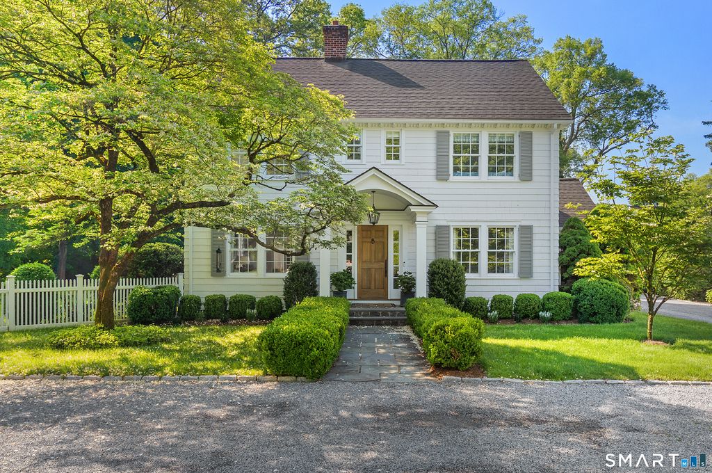 Photo of 8 Sunset Road, Darien, CT 06820 (MLS # 24178118)
