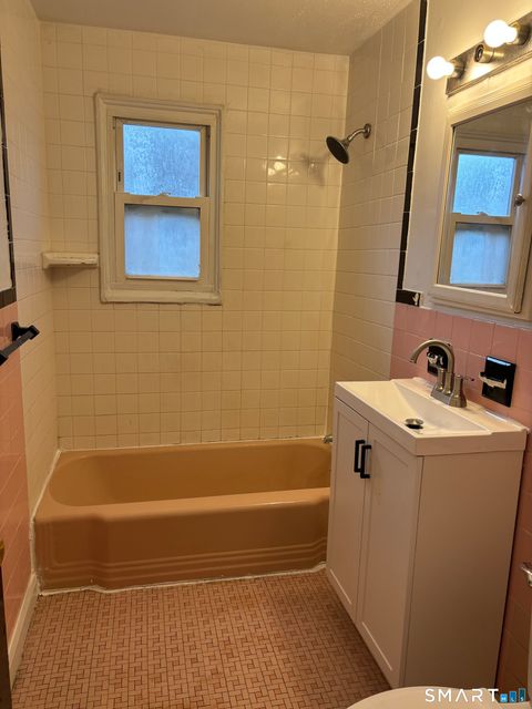 Tiny photo for 154 Park Street #A1, Manchester, CT 06040 (MLS # 24164063)