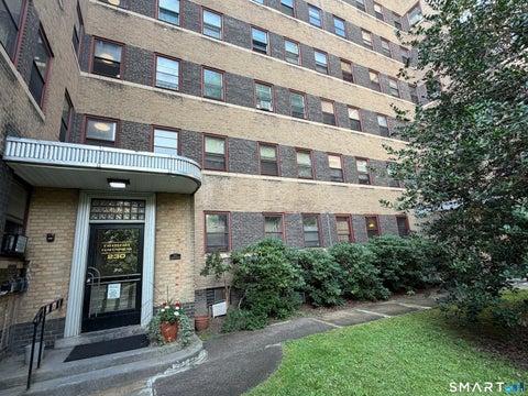 Photo of 230 Farmington Avenue #C5, Hartford, CT 06105 (MLS # 24202815)