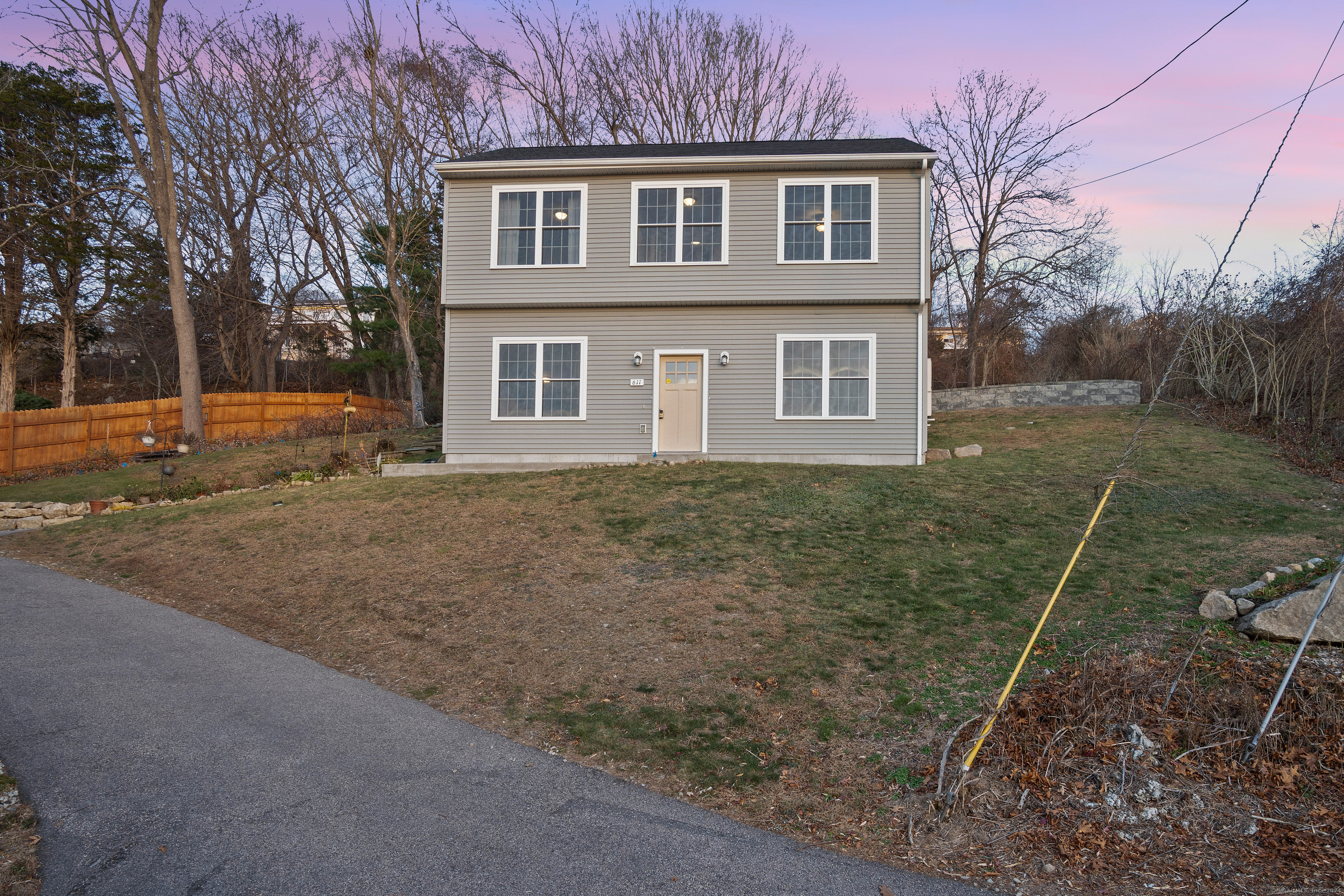 611 Military Highway, Groton, Connecticut - 3 Bedrooms  
2 Bathrooms  
5 Rooms - 