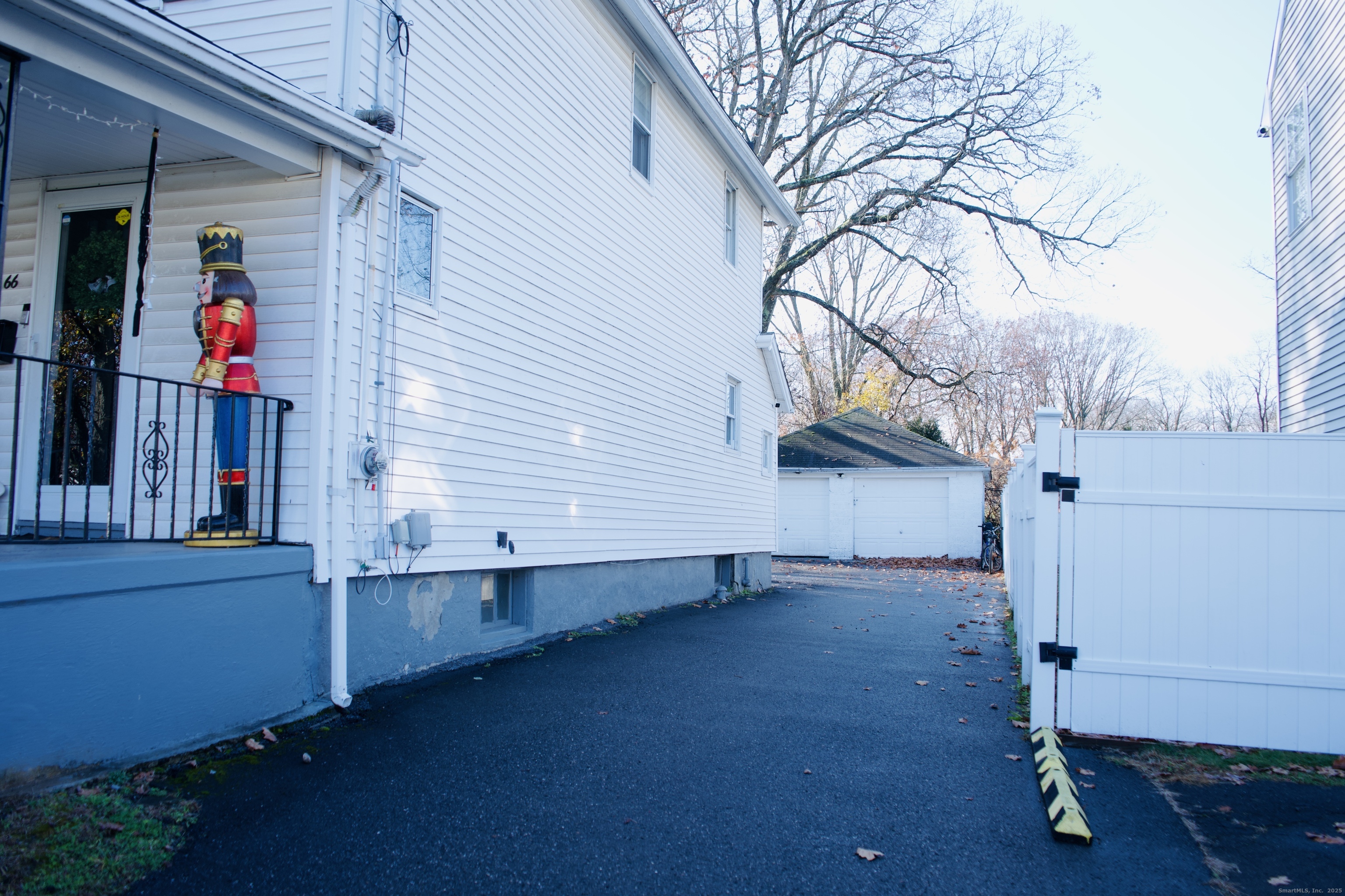 66 North Hoadley Street