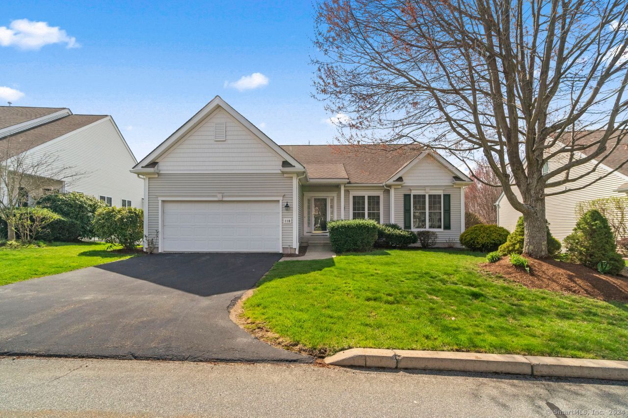 Photo 1 of 110 Country Club Drive 110, Oxford, Connecticut, $645,000, Web #: 24009577