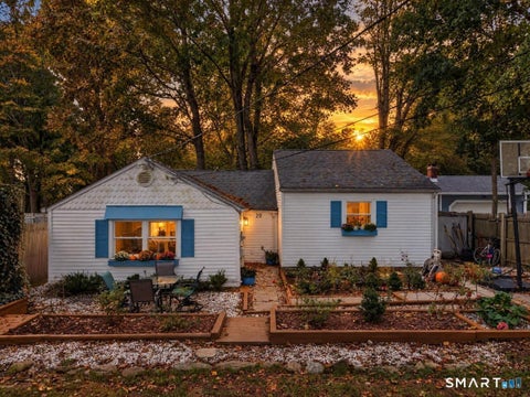 Photo of 20 Pine Street, Waterford, CT 06385 (MLS # 24215898)