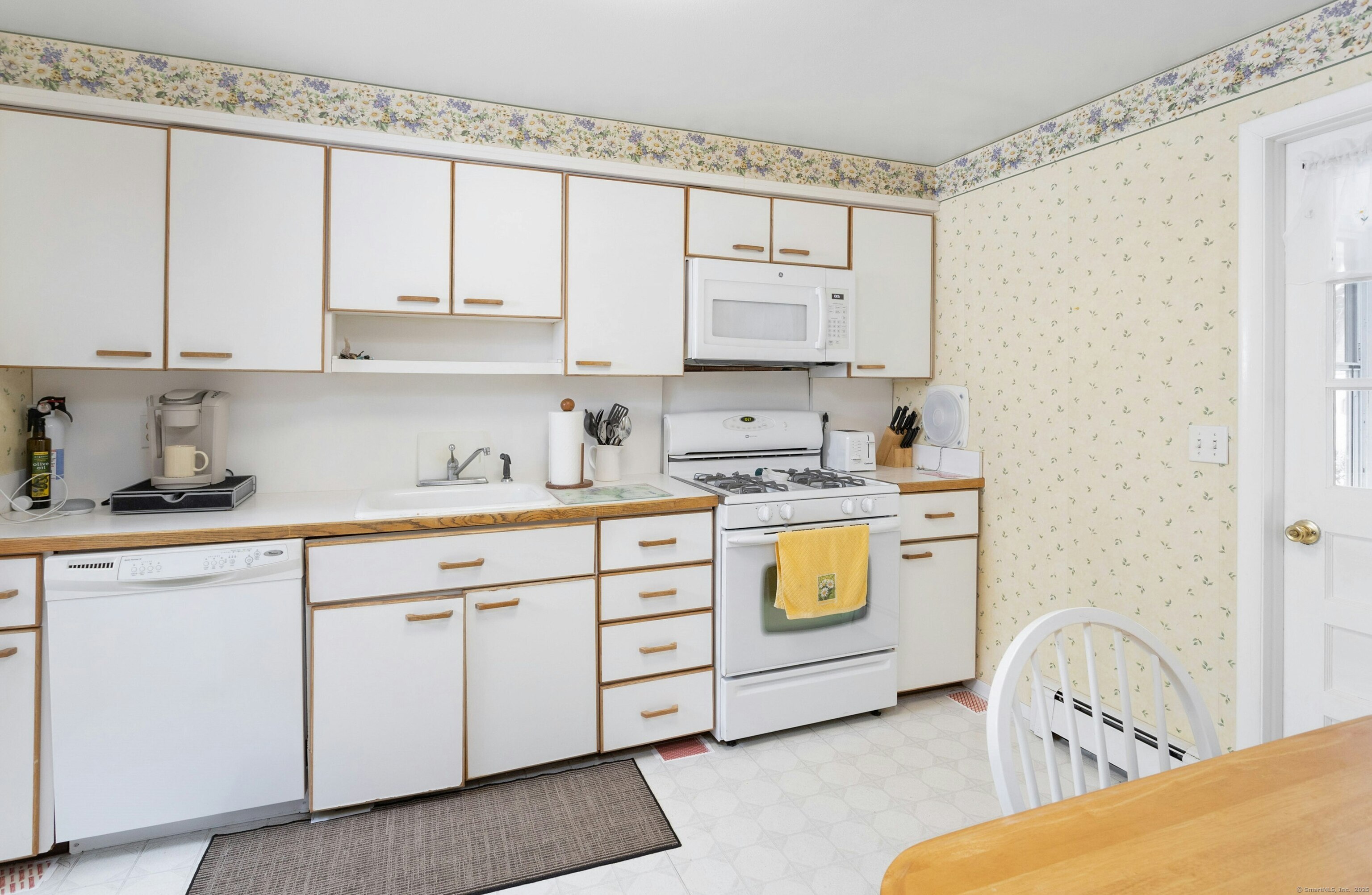27 Barmore Drive, Stamford, Connecticut image 11