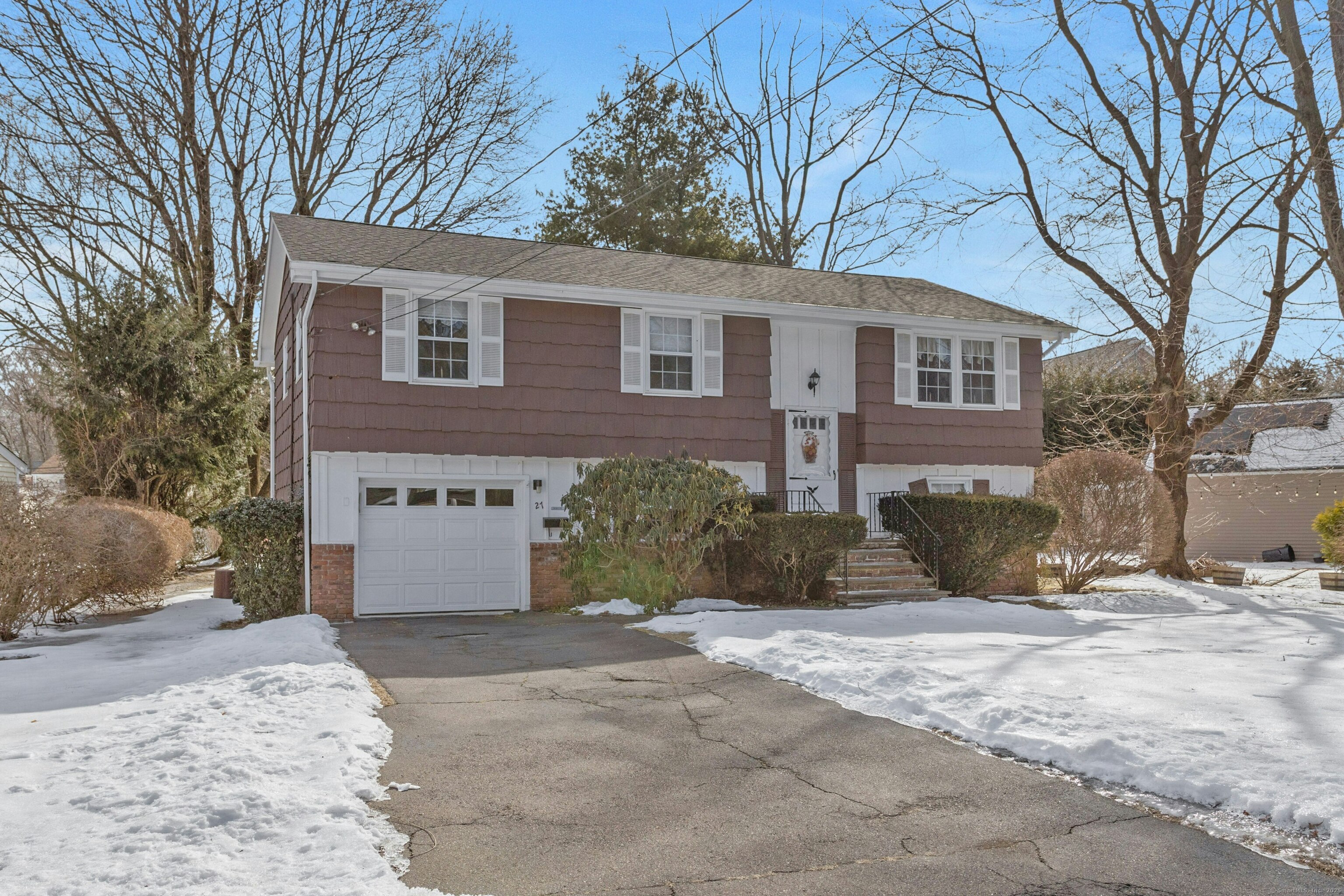 27 Barmore Drive, Stamford, Connecticut image 2