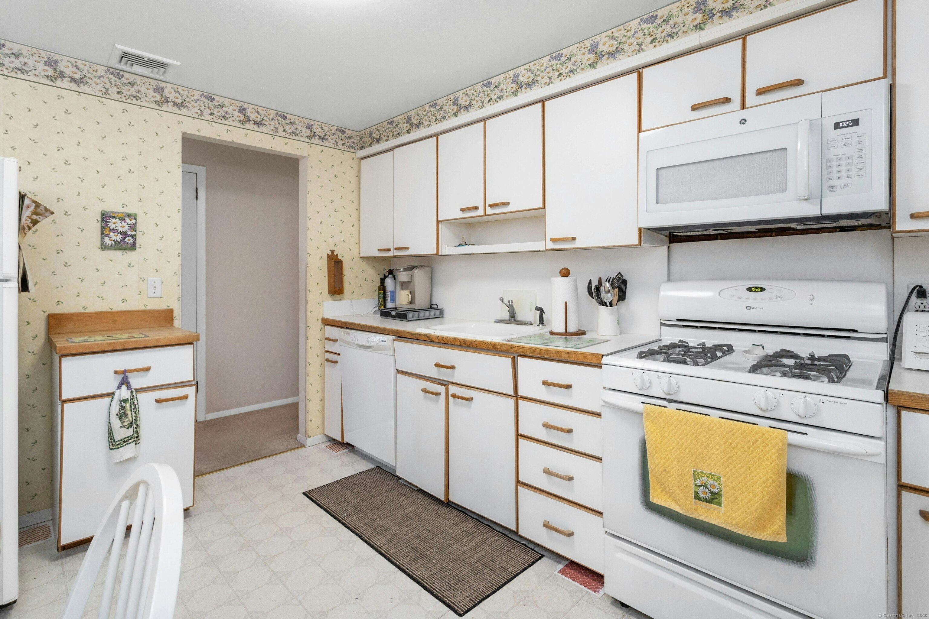 27 Barmore Drive, Stamford, Connecticut image 10