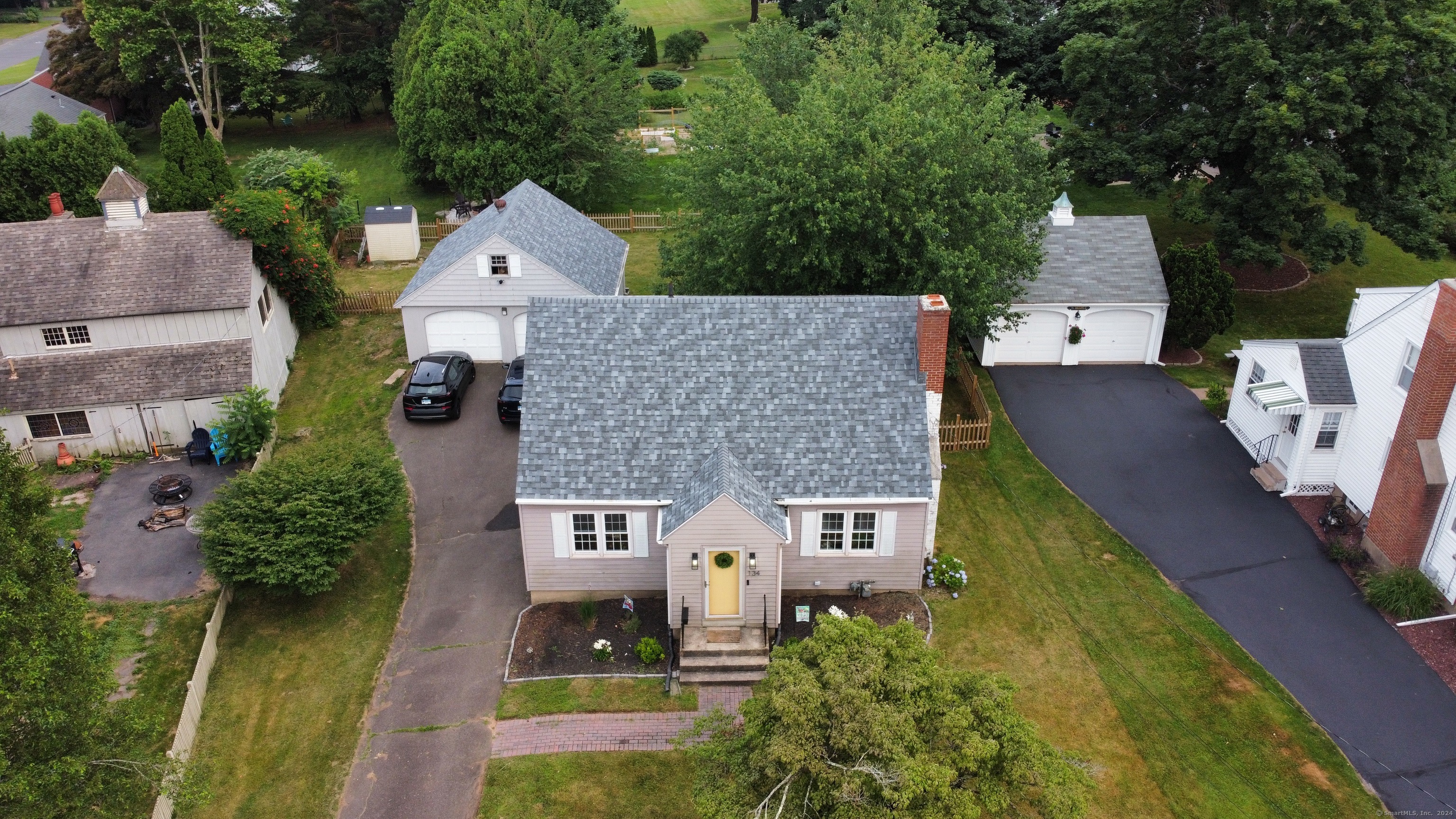 Property for Sale at 134 Wells Road, Wethersfield, Connecticut - Bedrooms: 3 
Bathrooms: 2 
Rooms: 6  - $339,000