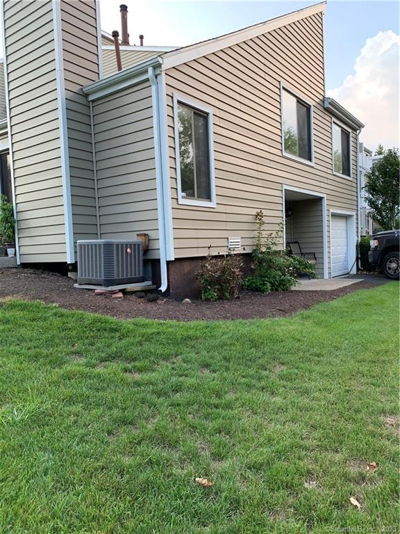 Rental Property at Peddlers Drive, Branford, Connecticut - Bedrooms: 2 
Bathrooms: 2 
Rooms: 5  - $3,200 MO.