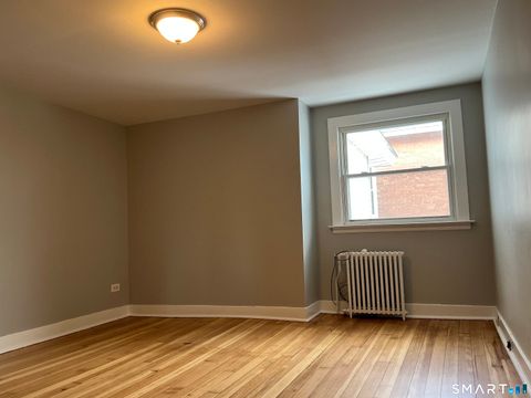 Tiny photo for 160 S Main Street #2nd Fl R, Middletown, CT 06457 (MLS # 24154039)