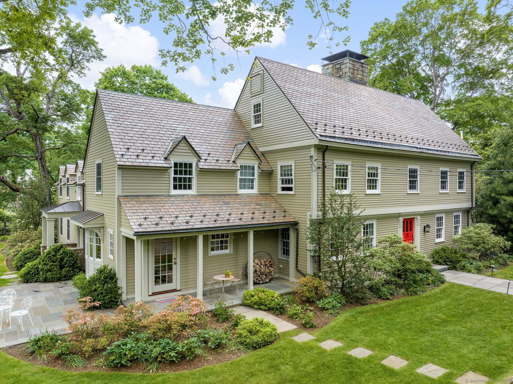Oenoke Lane, New Canaan, Connecticut - 6 Bedrooms  
6.5 Bathrooms  
9 Rooms - 