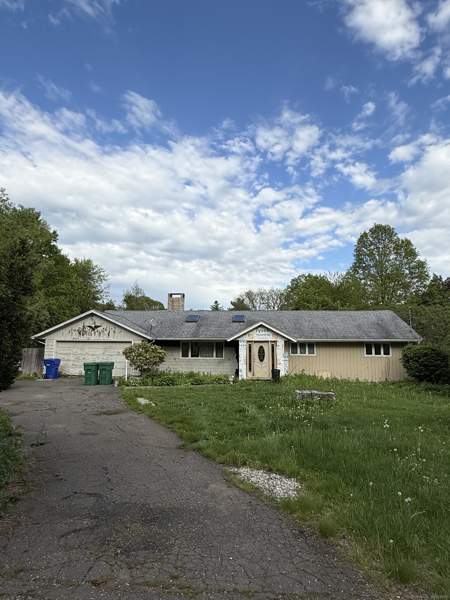 Property for Sale at Bloomfield Avenue, Bloomfield, Connecticut - Bedrooms: 3 
Bathrooms: 3 
Rooms: 7  - $278,000